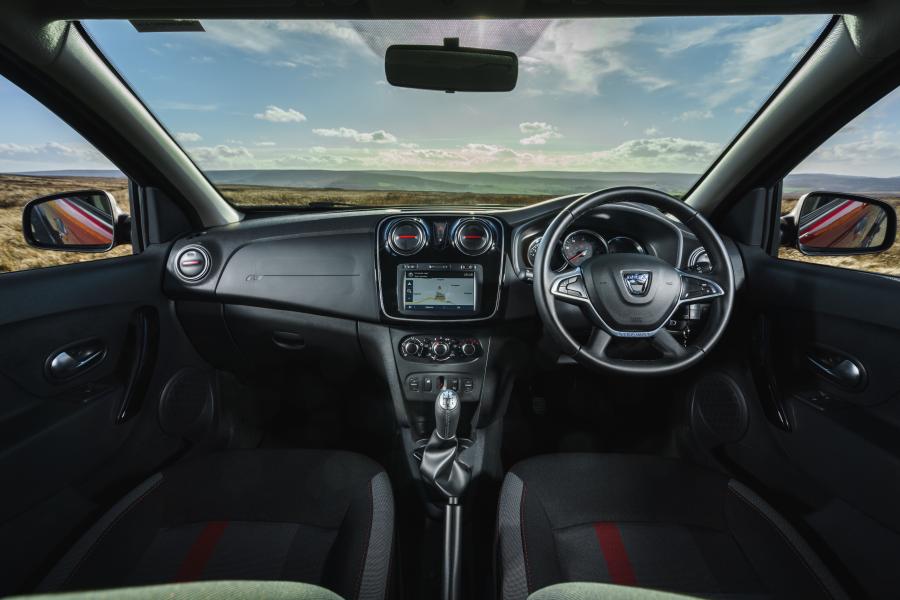 Торпедо Dacia Sandero Stepway Techroad 2019 года  (UK) (фото 7 из 35)